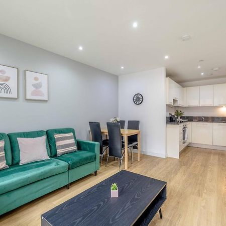 Апартаменти 2 Bed At Slough Station & Parking - London In 20 Mins Екстер'єр фото