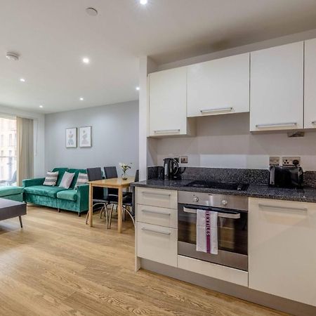 Апартаменти 2 Bed At Slough Station & Parking - London In 20 Mins Екстер'єр фото