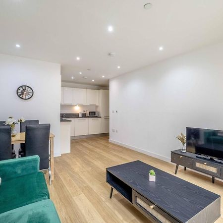 Апартаменти 2 Bed At Slough Station & Parking - London In 20 Mins Екстер'єр фото