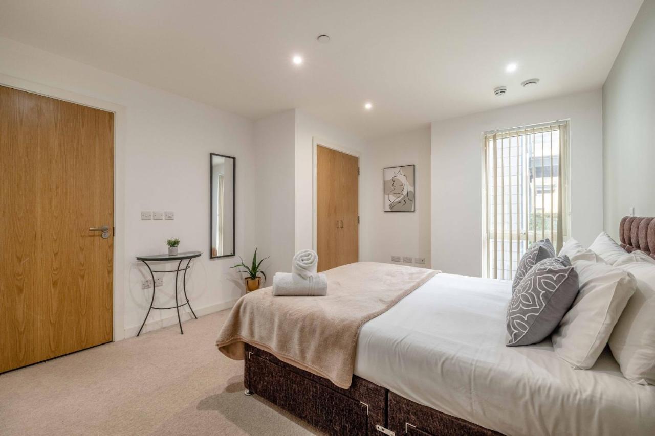 Апартаменти 2 Bed At Slough Station & Parking - London In 20 Mins Екстер'єр фото