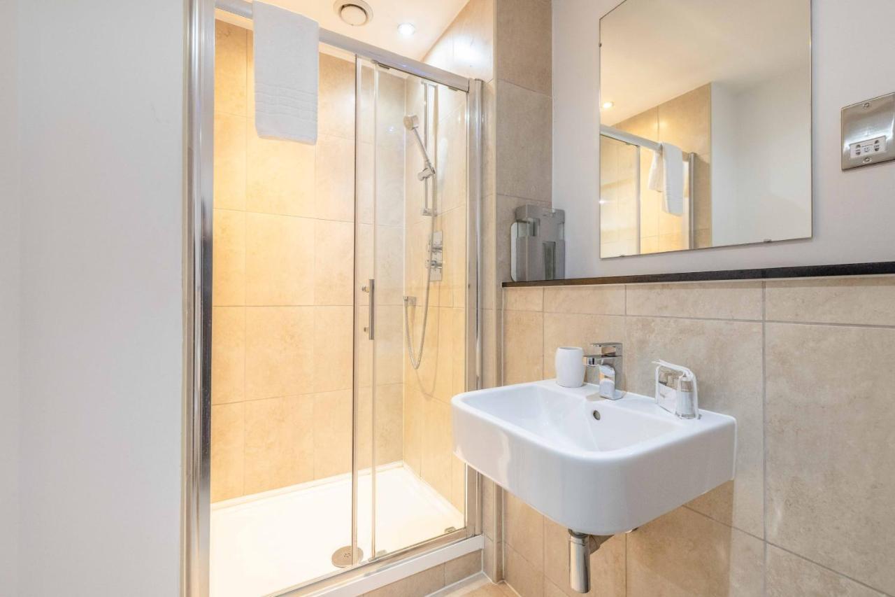 Апартаменти 2 Bed At Slough Station & Parking - London In 20 Mins Екстер'єр фото